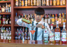 【佛山展翅調(diào)酒咖啡西點(diǎn)培訓(xùn)學(xué)?！空{(diào)酒師陳浩