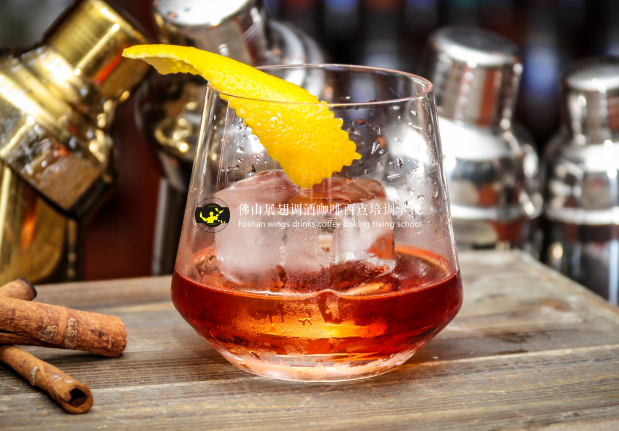 調(diào)酒培訓(xùn)學(xué)校零基礎(chǔ)的人可以去嗎？