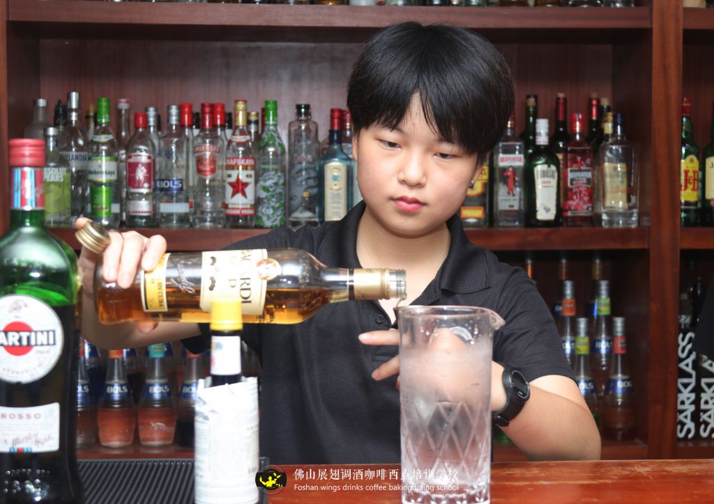 2020屆畢業(yè)生就業(yè)難?調(diào)酒師是個好選擇