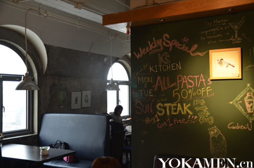 用餐區和品酒區劃分為二，互不干擾